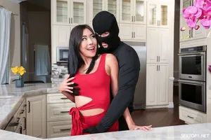 Chị gái bị bắt bán thân thế chấp tài sản cho cậu em trai vay nợ bọn xã hội đen